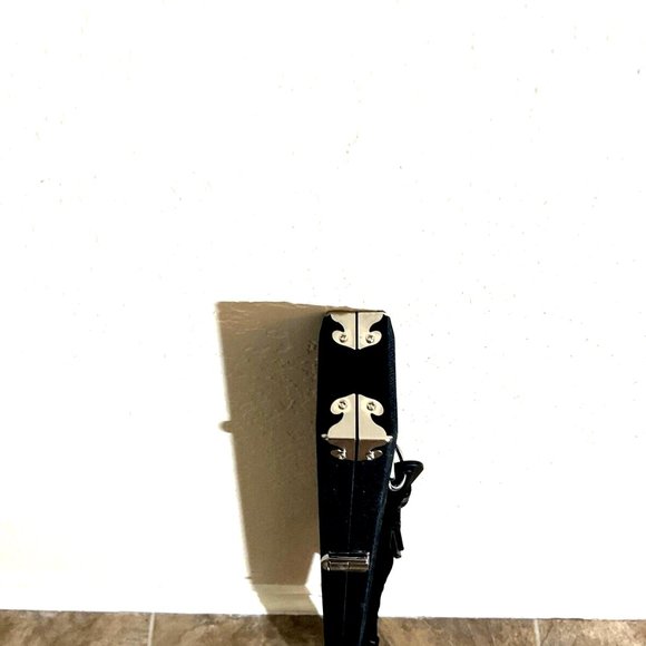 Violin Single Bow Case 4/4 Light Hard Wood With 2 Latches and Strap - Picture 4 of 5